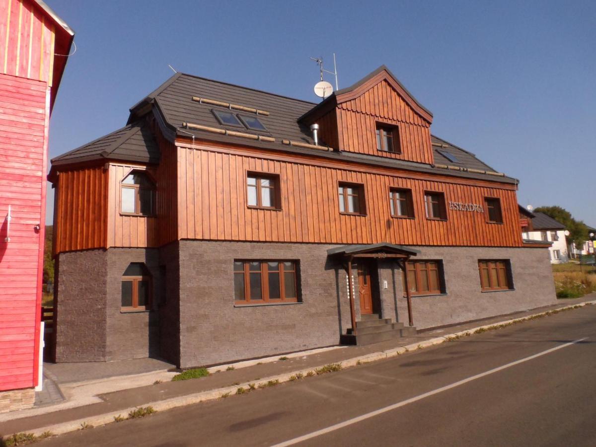 Apartman Eskadra 02 Horni Mala Upa Exterior photo